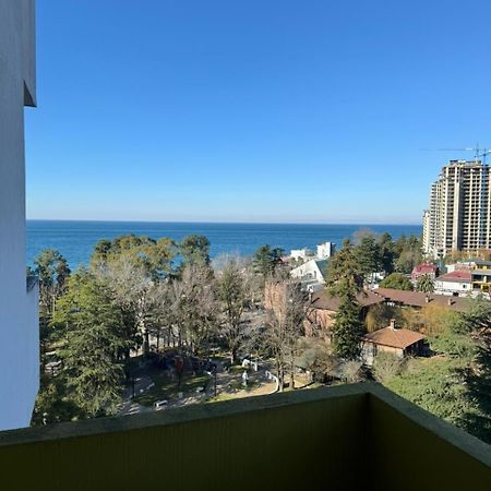 Colibri Apartment Батуми Екстериор снимка