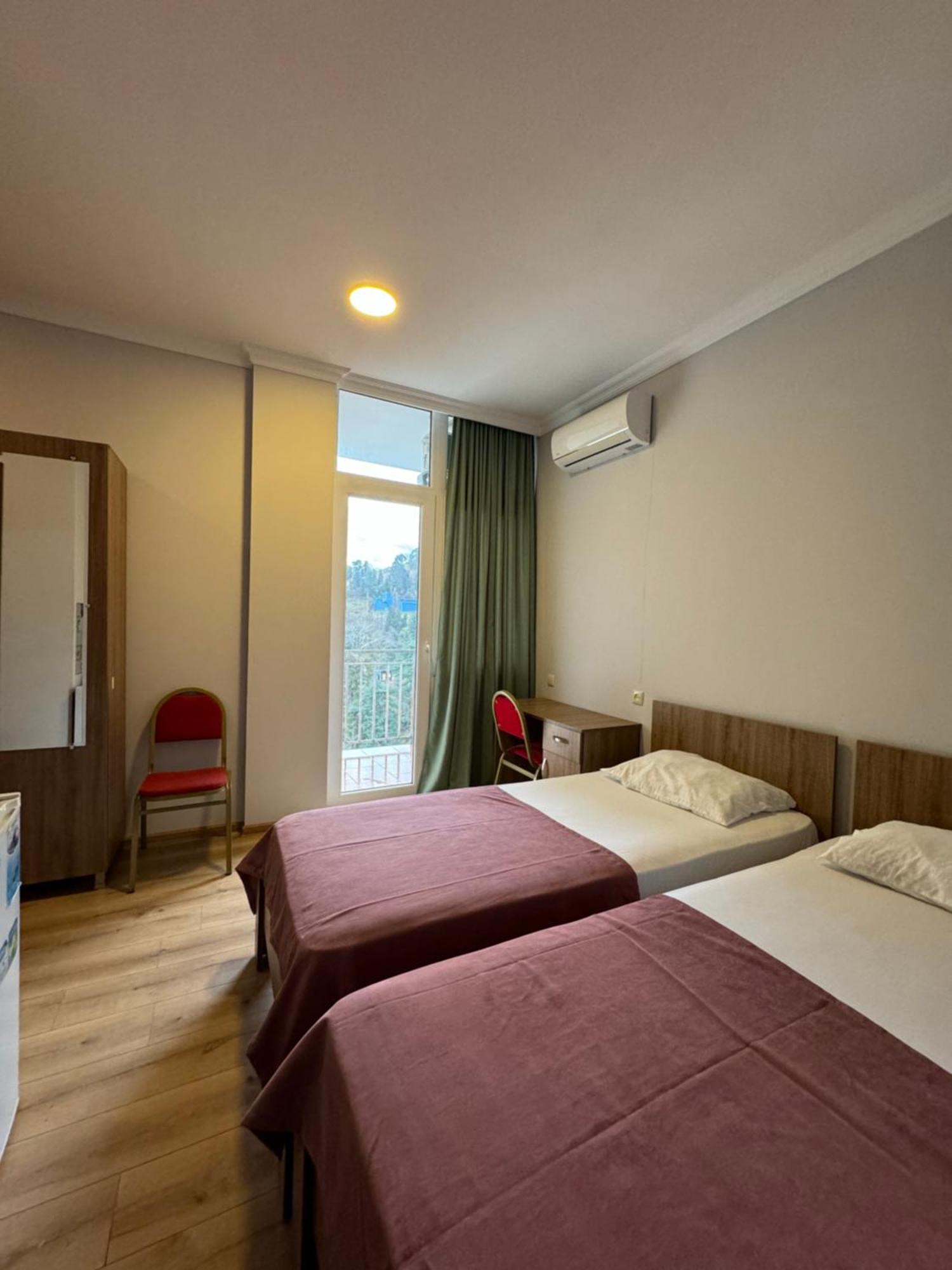 Colibri Apartment Батуми Екстериор снимка