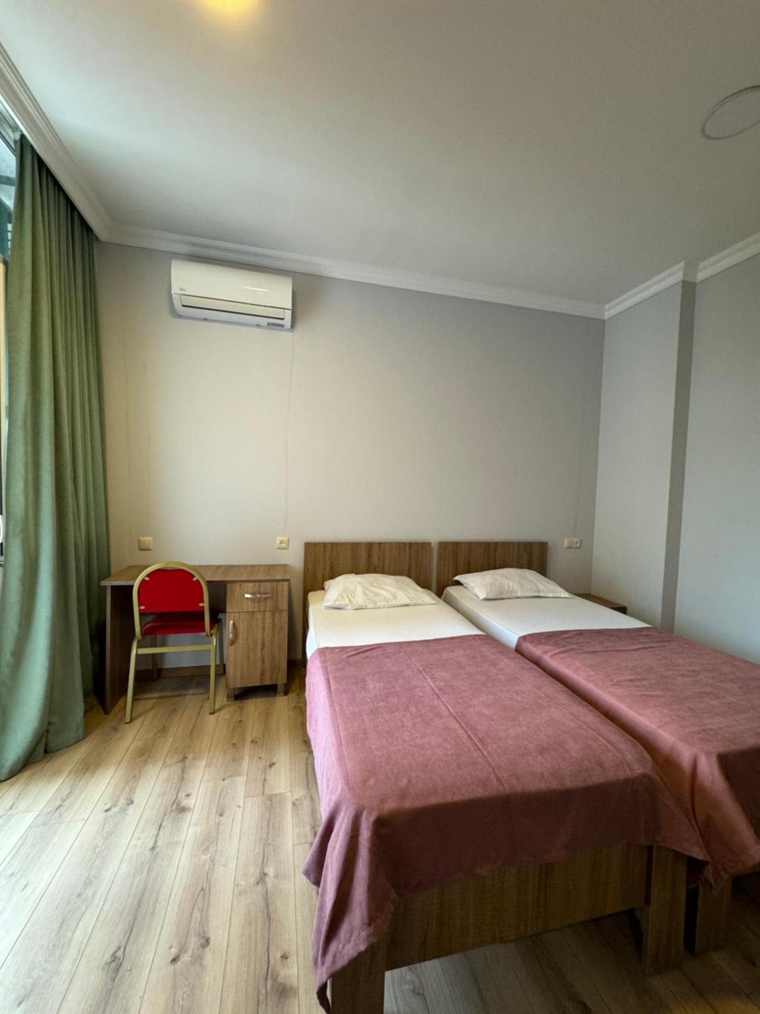 Colibri Apartment Батуми Екстериор снимка
