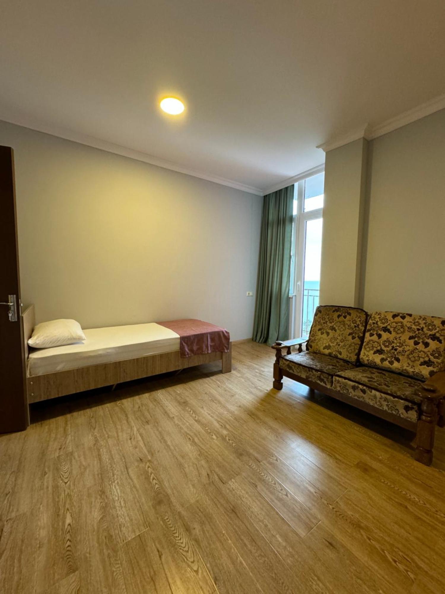 Colibri Apartment Батуми Екстериор снимка