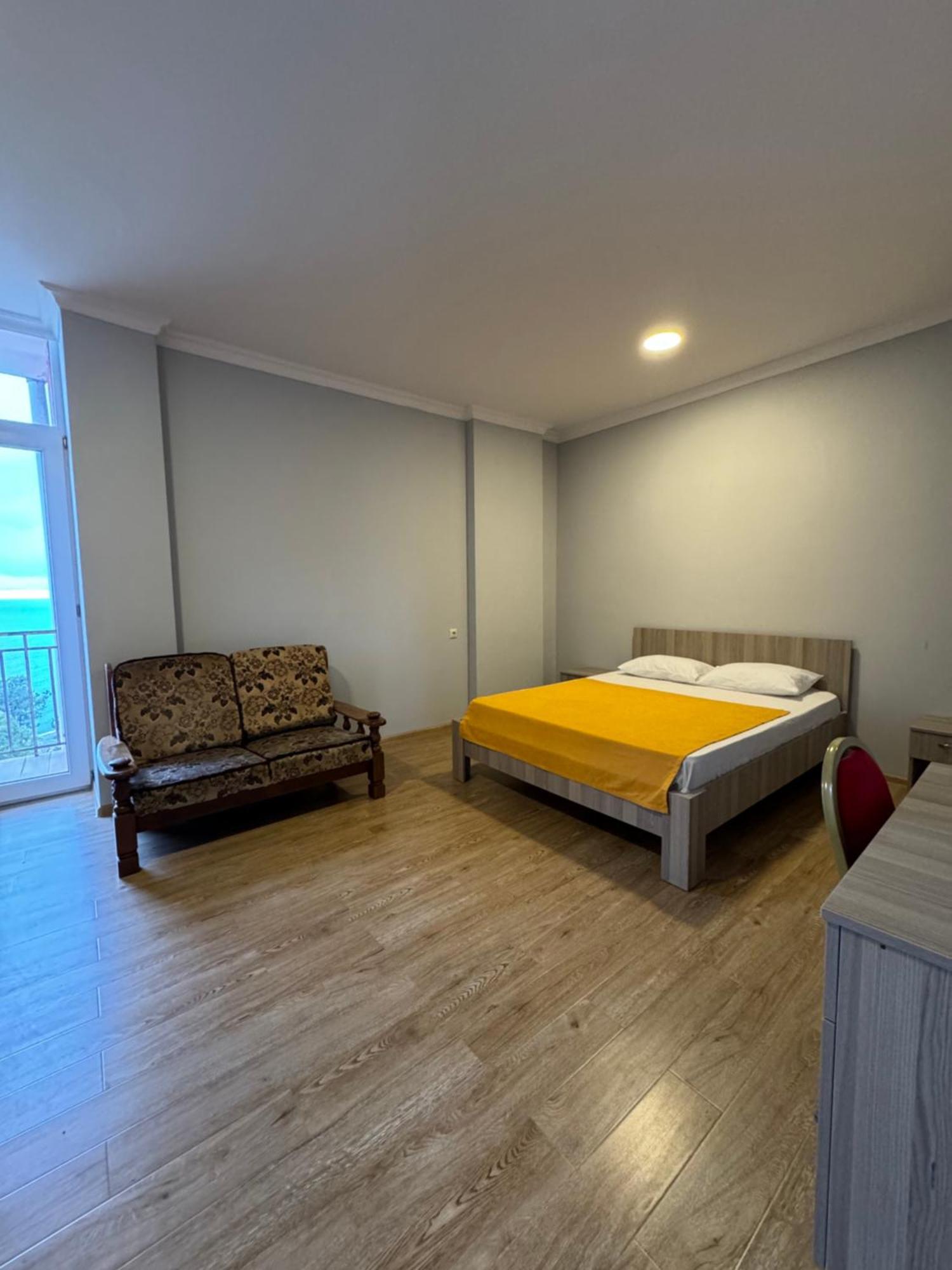 Colibri Apartment Батуми Екстериор снимка