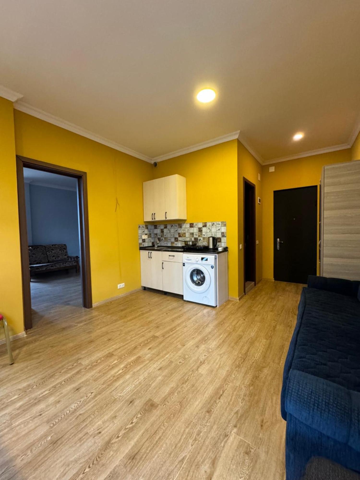 Colibri Apartment Батуми Екстериор снимка
