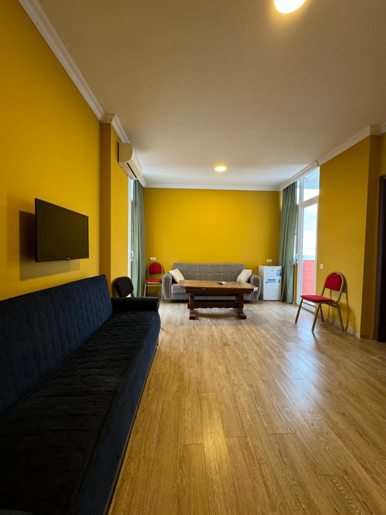 Colibri Apartment Батуми Екстериор снимка
