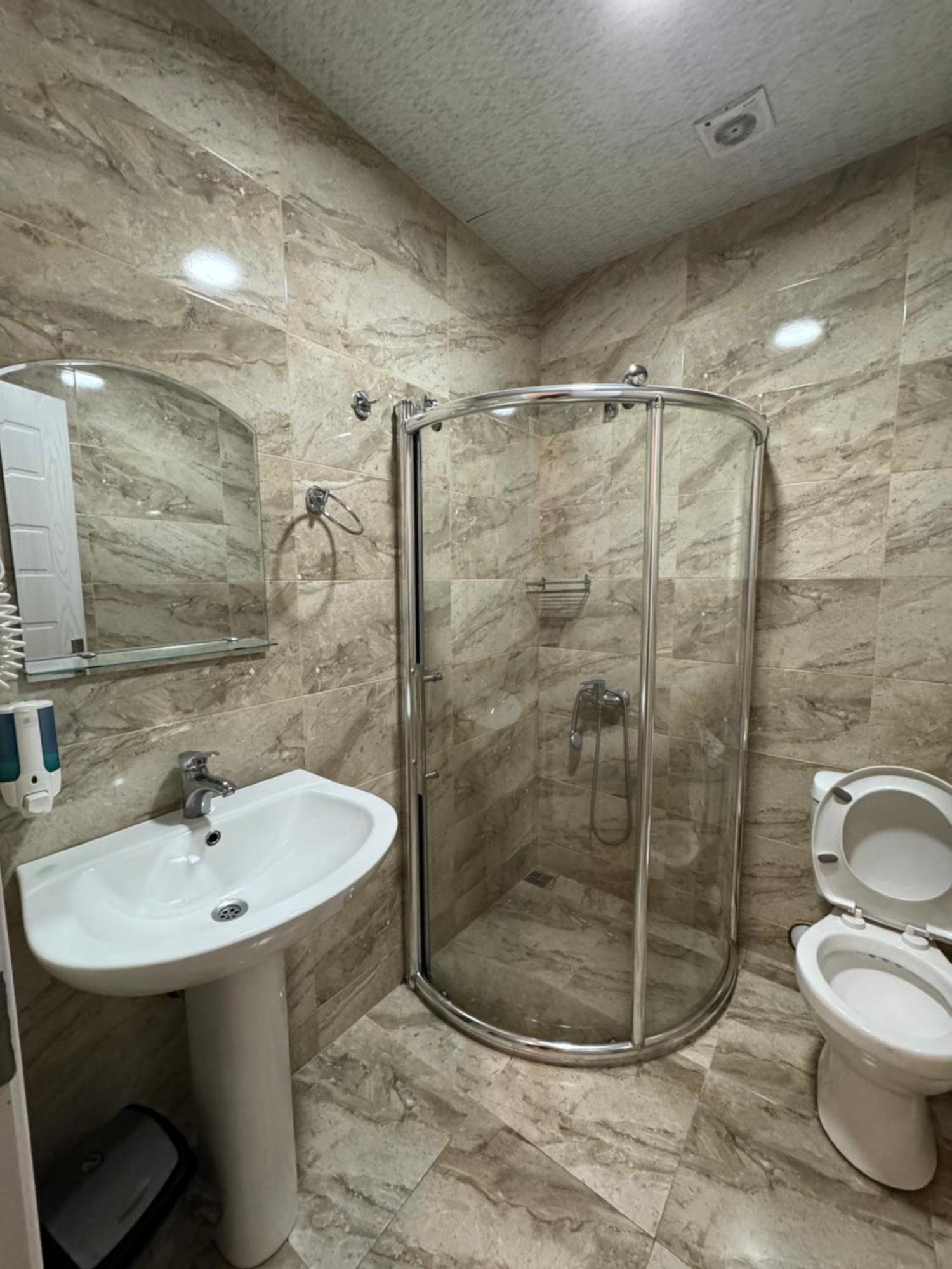 Colibri Apartment Батуми Екстериор снимка