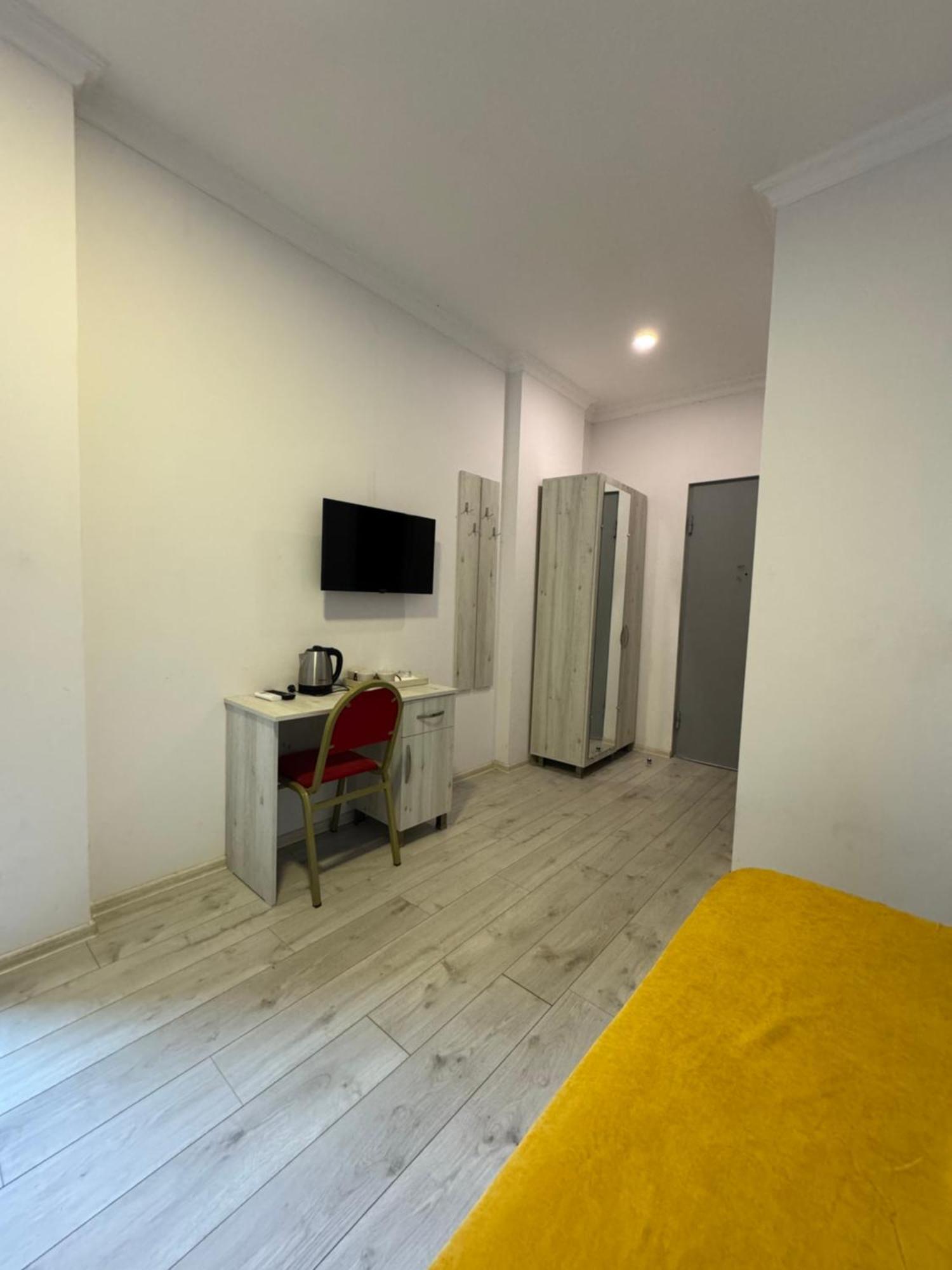 Colibri Apartment Батуми Екстериор снимка
