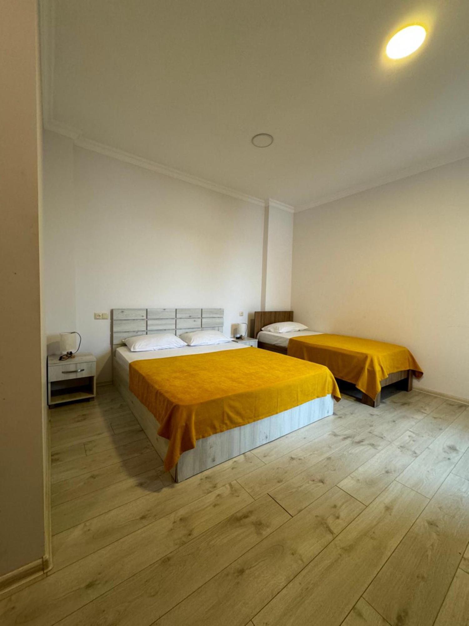 Colibri Apartment Батуми Екстериор снимка