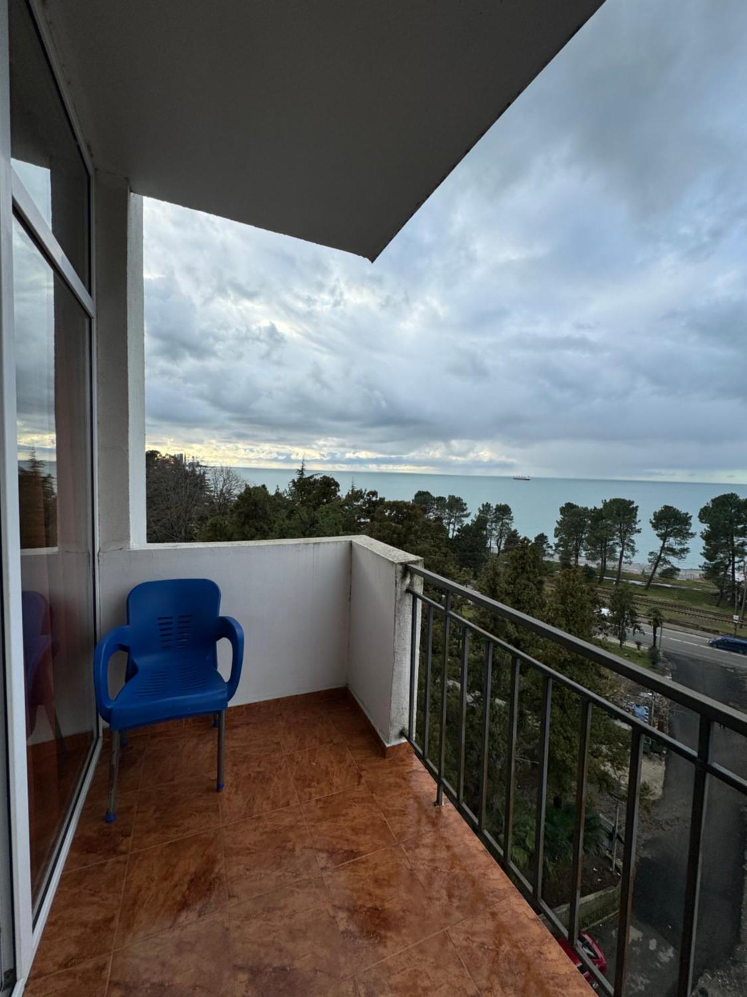 Colibri Apartment Батуми Екстериор снимка