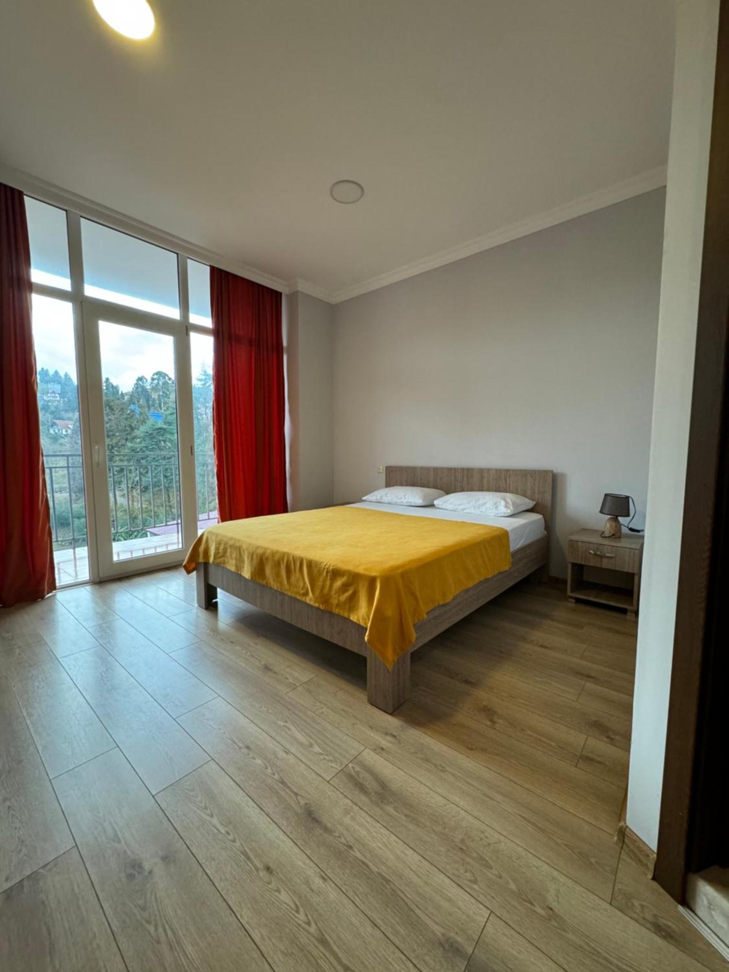 Colibri Apartment Батуми Екстериор снимка