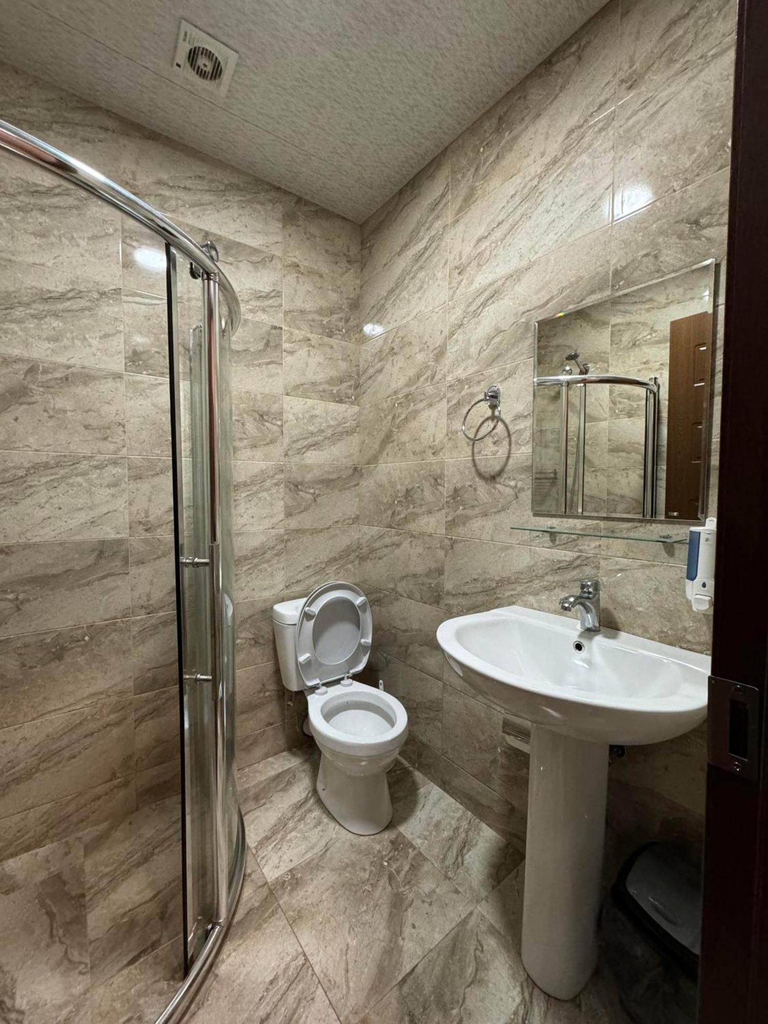Colibri Apartment Батуми Екстериор снимка