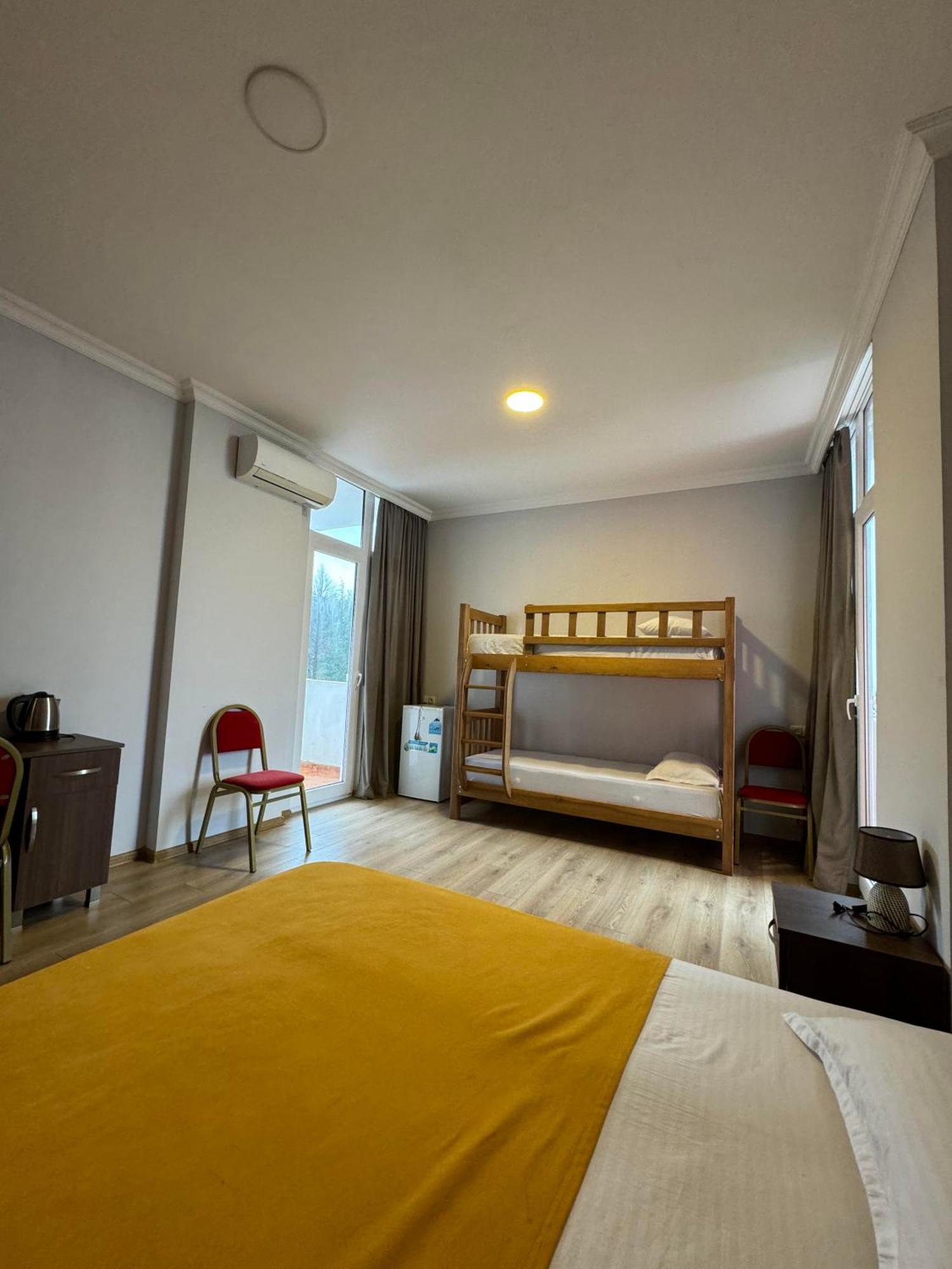Colibri Apartment Батуми Екстериор снимка