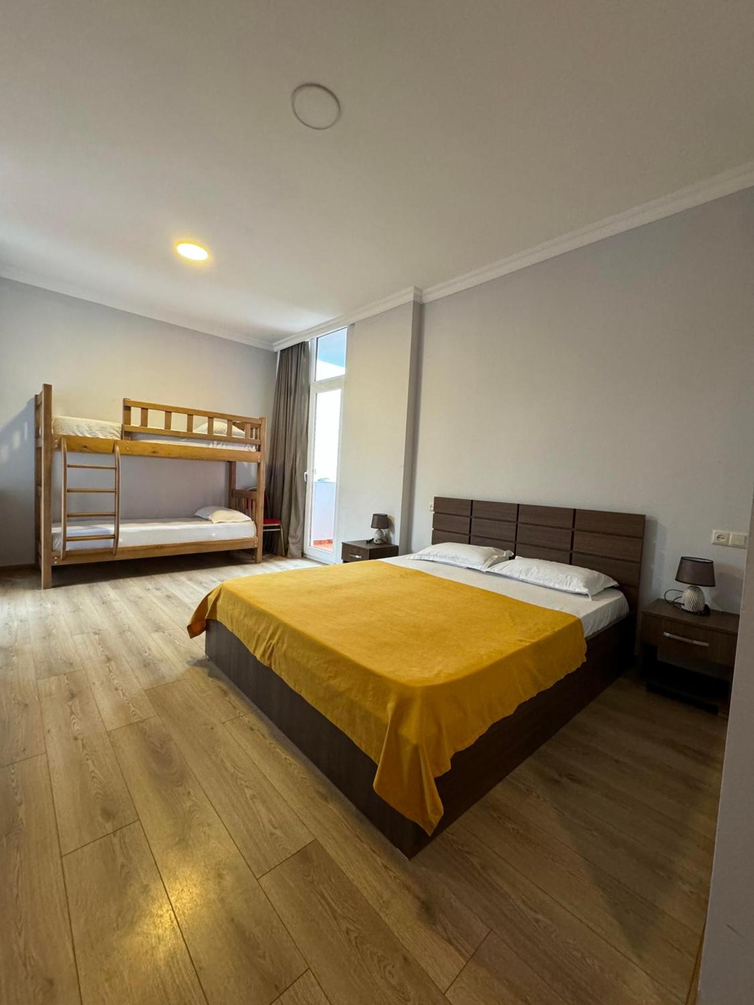 Colibri Apartment Батуми Екстериор снимка