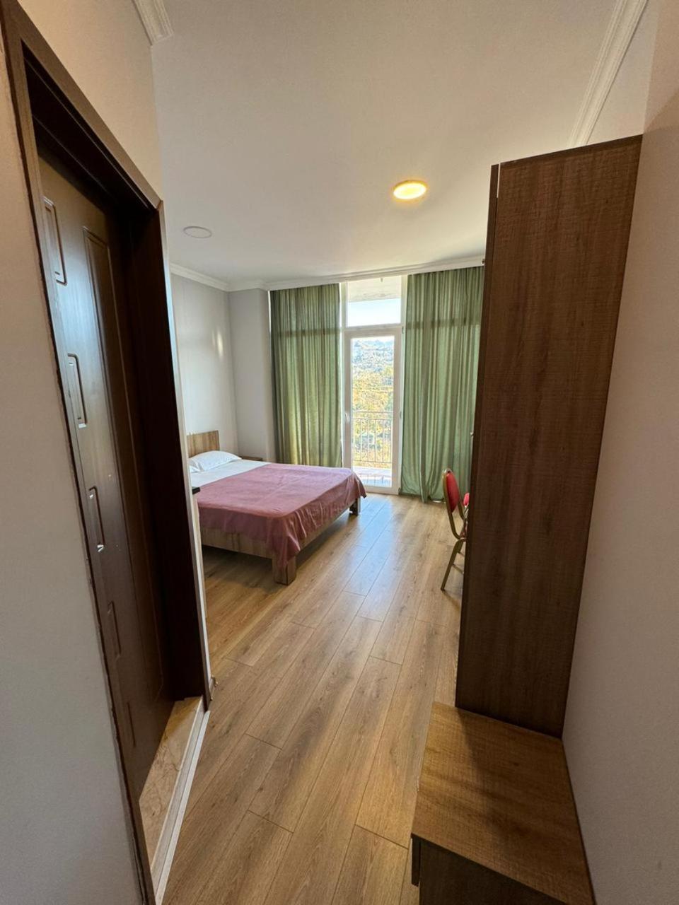 Colibri Apartment Батуми Екстериор снимка
