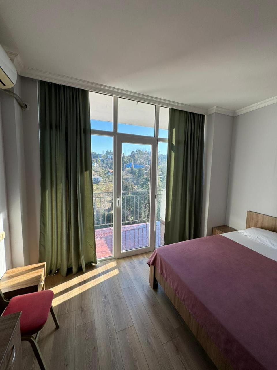 Colibri Apartment Батуми Екстериор снимка