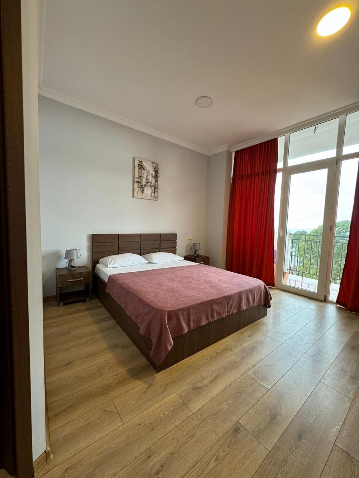 Colibri Apartment Батуми Екстериор снимка